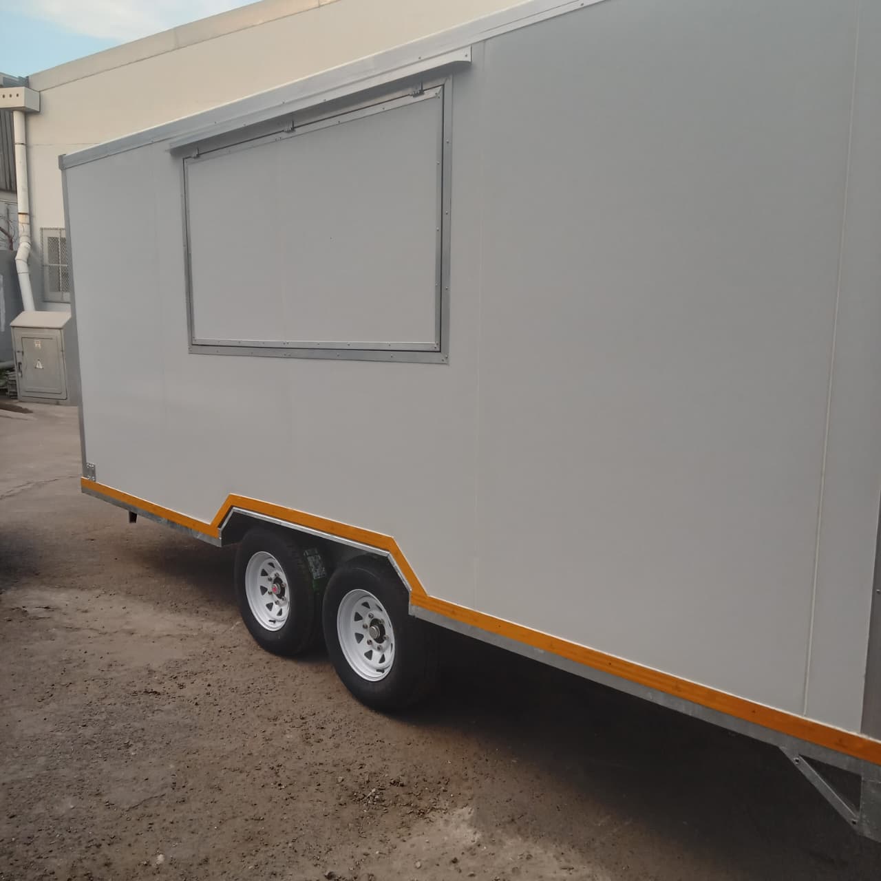 GM Trailers foodtruckfrontback